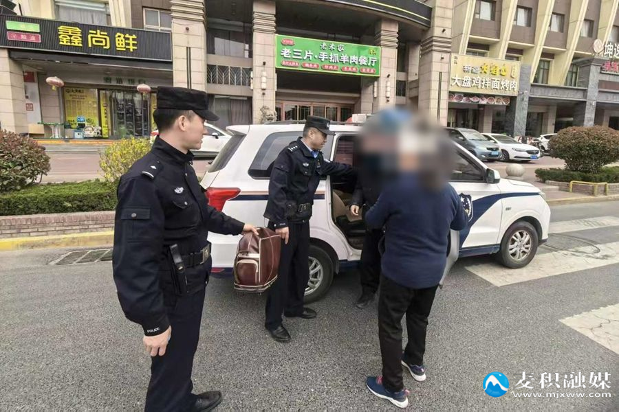 救助迷路老人照片